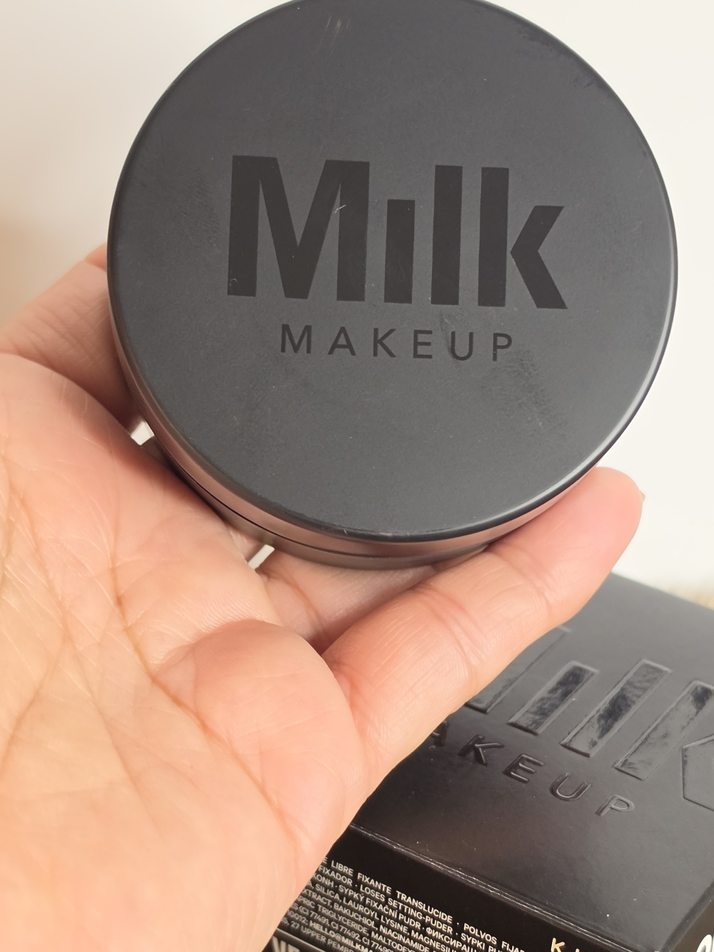 Milk Makeup Matte Translucent Very Deep Color  Setting Powder - Picture 4 of 7